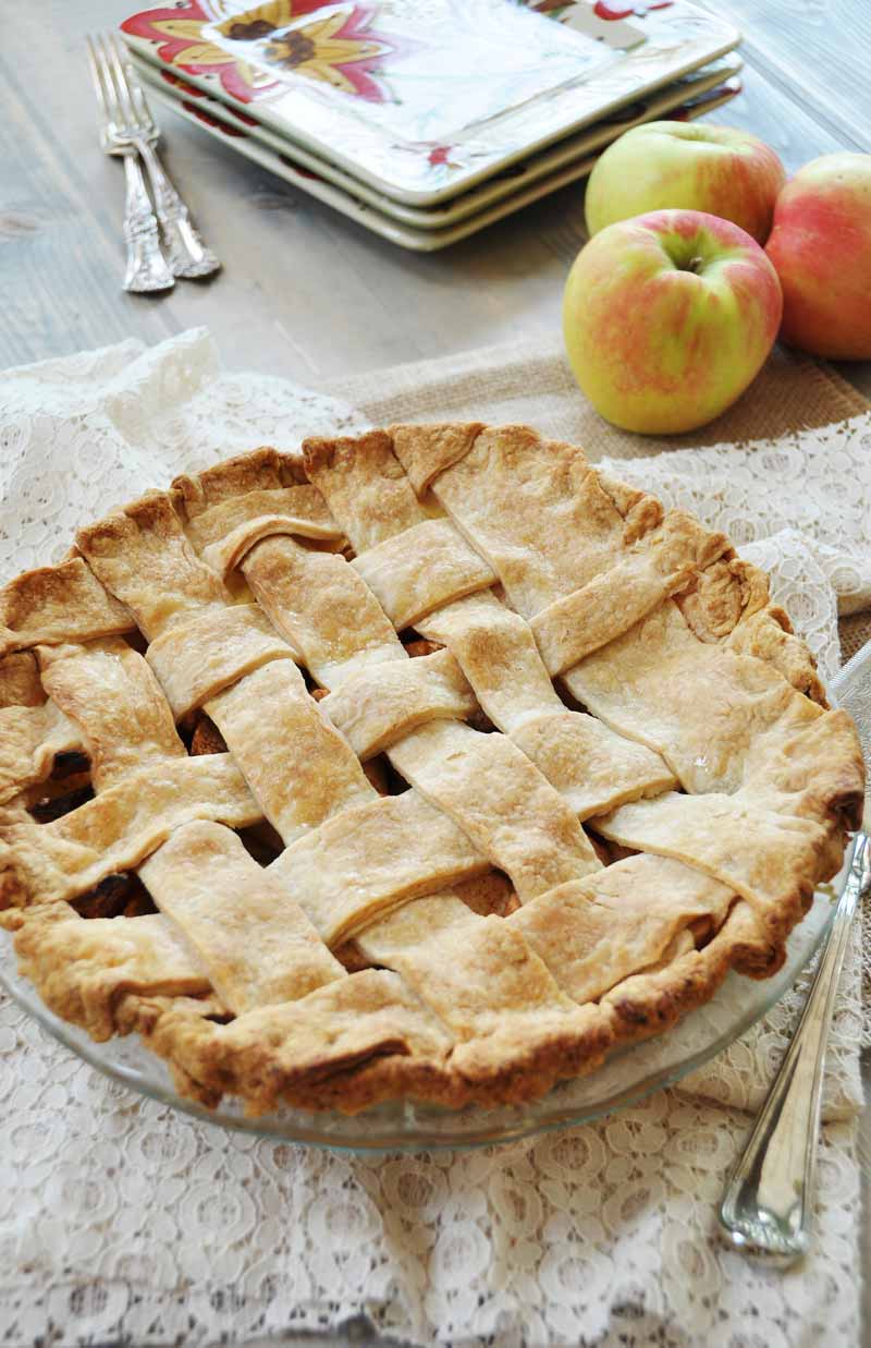 Homemade Apple Cinnamon Pie