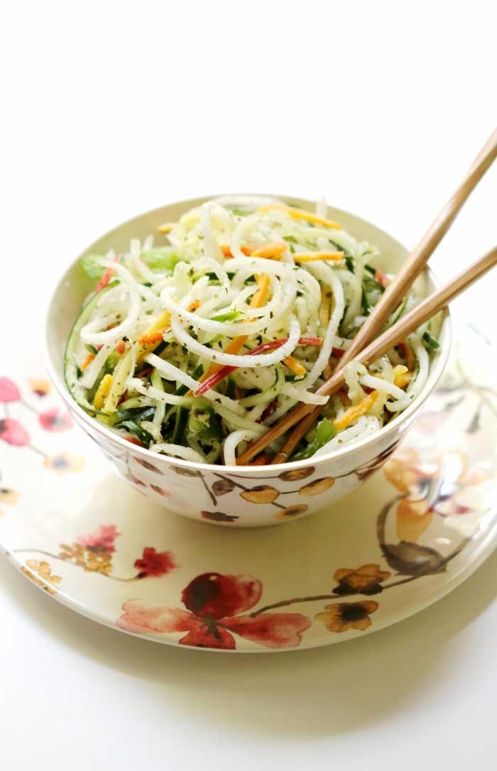 Raw-Spiralized-Thai-Salad from www.strengthandsunshine.com