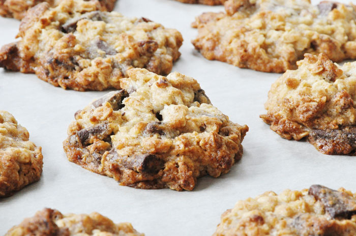 Vegan-Chocolate-Pecan-Oatmeal-Cookies
