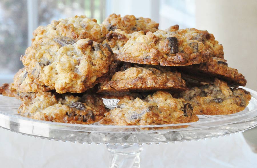 Vegan-Chocolate-Pecan-Oatmeal-Cookies