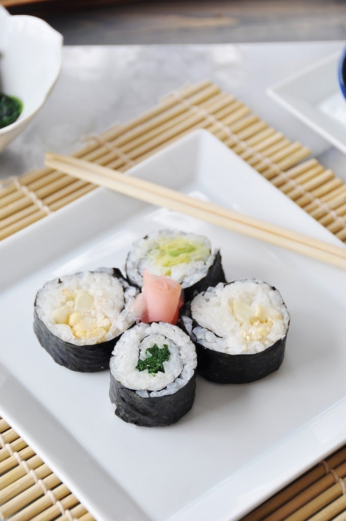 How to Make Vegetable Sushi Rolls - Veganosity