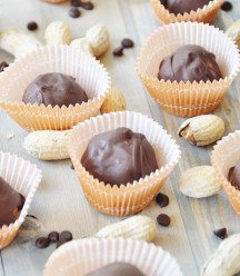 No Bake Peanut Butter Cup Energy Bites