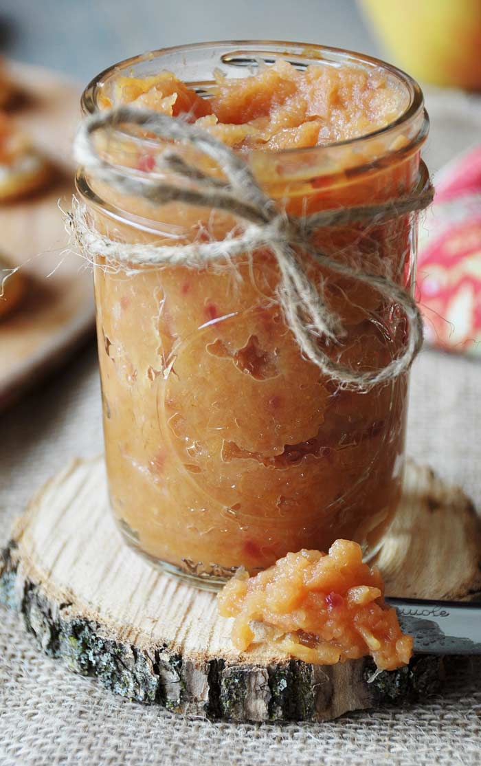 Curried Apple Relish. This slightly sweet and very savory relish recipe is vegan and gluten-free. It's so delicious on vegan cheese and crackers, or in a sandwich, salad, or on top of your favorite lentil loaf. This is definitely a CROWD FAVORITE! www.veganosity.com
