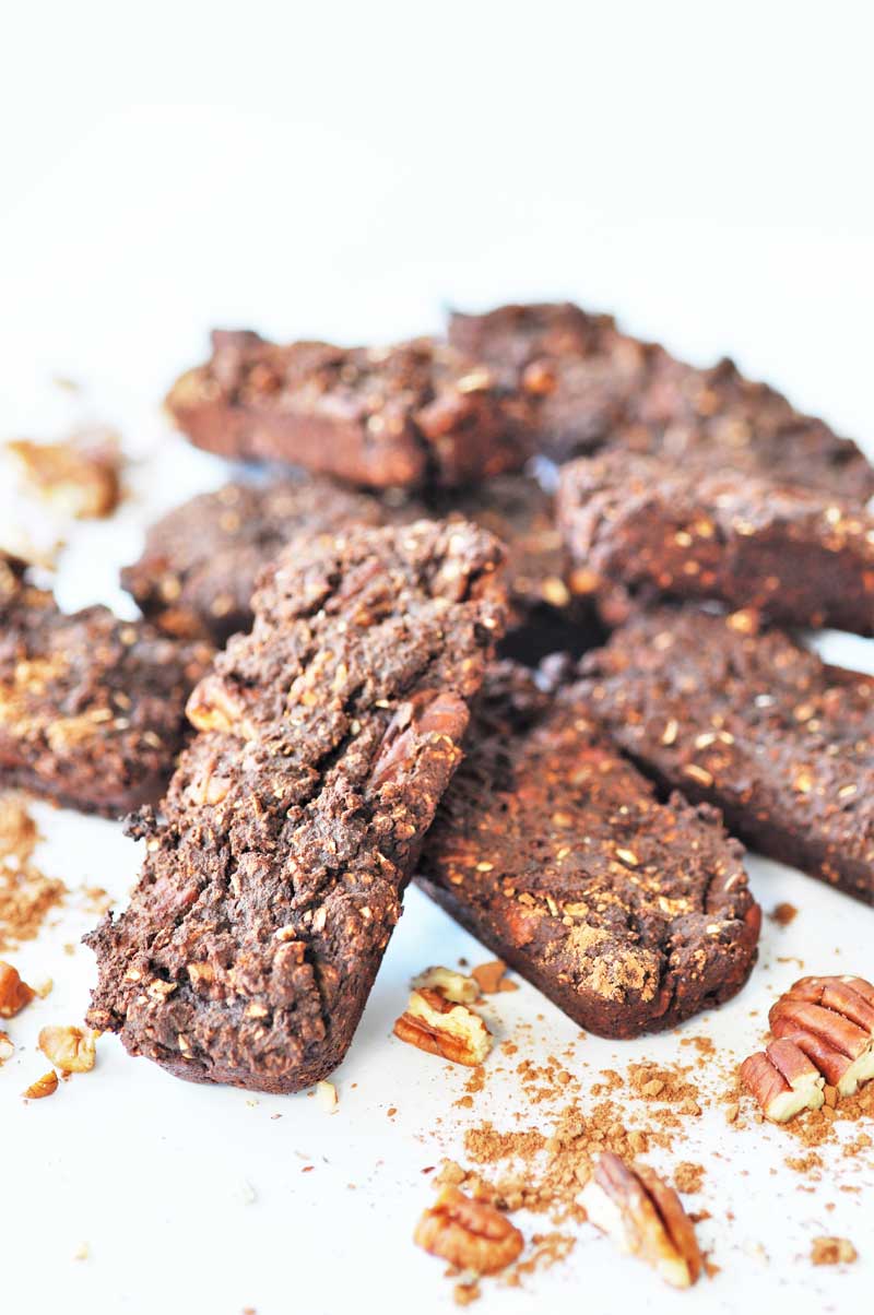 Vegan Vanilla Brownie Protein Bars! You can have your brownies and eat them without guilt! This recipe is made without refined sugars and is a great source of protein. Perfect as a pre or post workout snack. www.veganosity.com