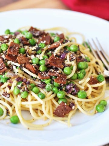 Simple and Easy Spaghetti with Vegan Bacon and Peas