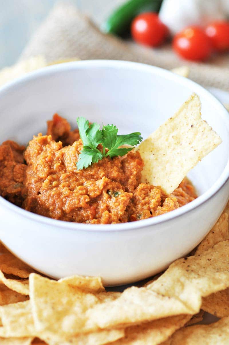 Spicy Oil-Free Mexican Hummus! This delicious and spicy recipe puts the flavors of Mexico in the traditional creamy dip of India. A crowd favorite! www.veganosity.com