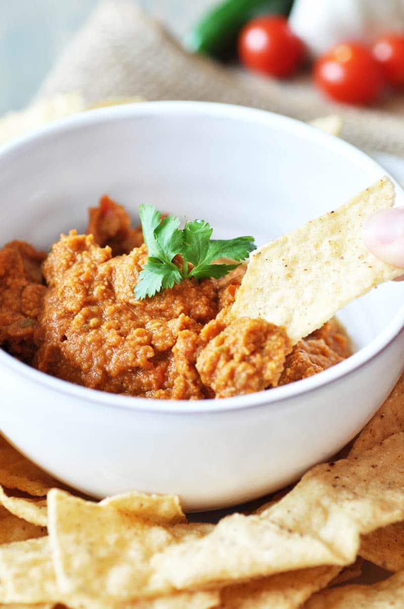 Spicy Oil-Free Mexican Hummus! This delicious and spicy recipe puts the flavors of Mexico in the traditional creamy dip of India. A crowd favorite! www.veganosity.com