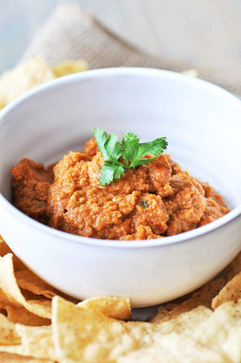 Spicy Oil-Free Mexican Hummus! This delicious and spicy recipe puts the flavors of Mexico in the traditional creamy dip of India. A crowd favorite! www.veganosity.com