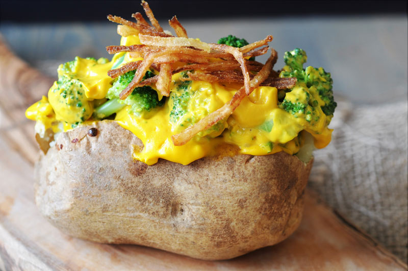 Vegan-Cheddar-&-Broccoli-Stuffed-Baked-Potato