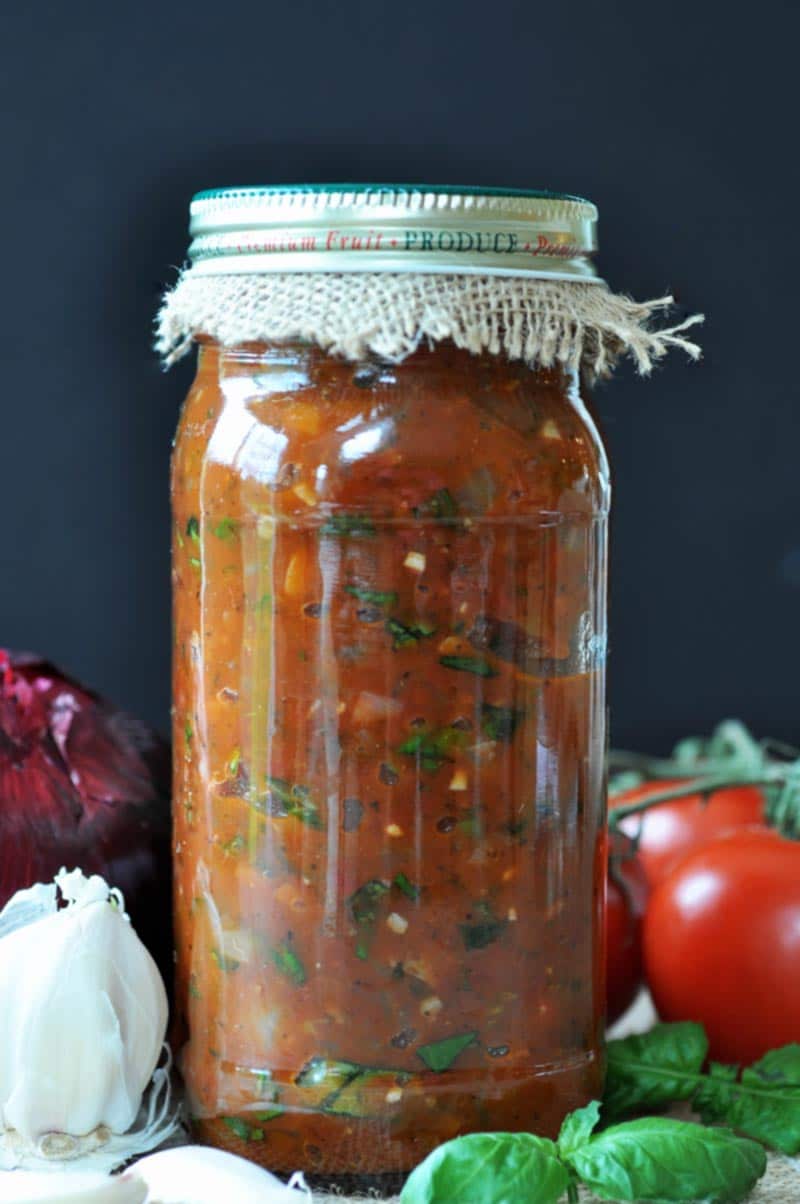 Healthy & Easy Homemade Pasta Sauce! This recipe is a family favorite and is ready in under 40 minutes! vegan and gluten-free. www.veganosity.com