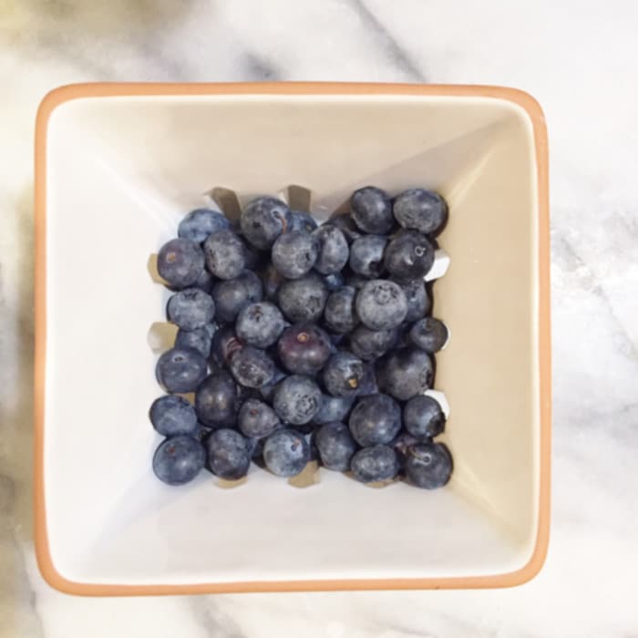 What I Eat on a Vegan Diet to Train for a Marathon! Check out what I eat in a day to keep my body healthy and strong while I train for a marathon. www.veganosity.com