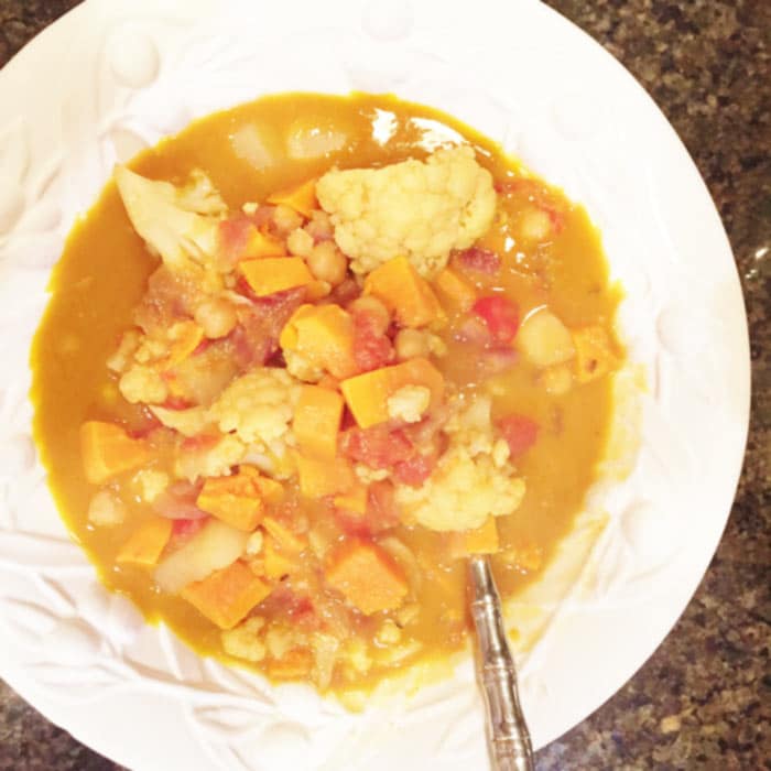 What I Eat on a Vegan Diet to Train for a Marathon! Check out what I eat in a day to keep my body healthy and strong while I train for a marathon. www.veganosity.com