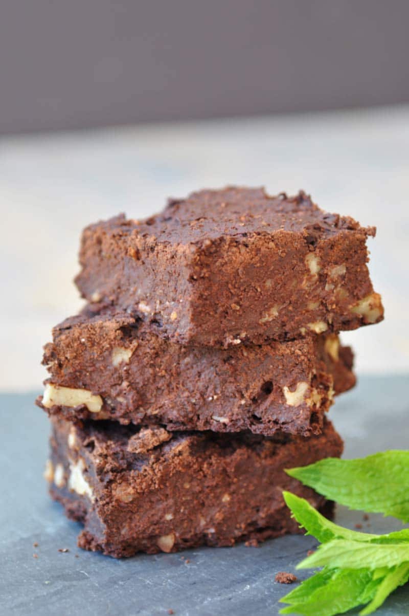 Vegan Protein Brownies with a Hint of Mint! This brownie recipe is made with black beans and oat flour. Gluten-free, dairy-free, and egg-free! www.veganosity.com