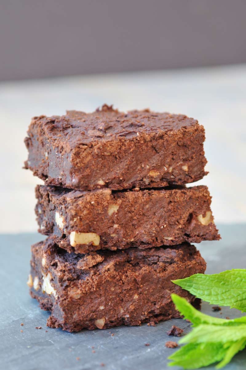Vegan Protein Brownies with a Hint of Mint! This brownie recipe is made with black beans and oat flour. Gluten-free, dairy-free, and egg-free! www.veganosity.com