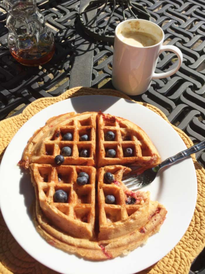 Take a look at what this vegan eats while training for a marathon. How to stay strong and healthy and full of energy! www.veganosity.com