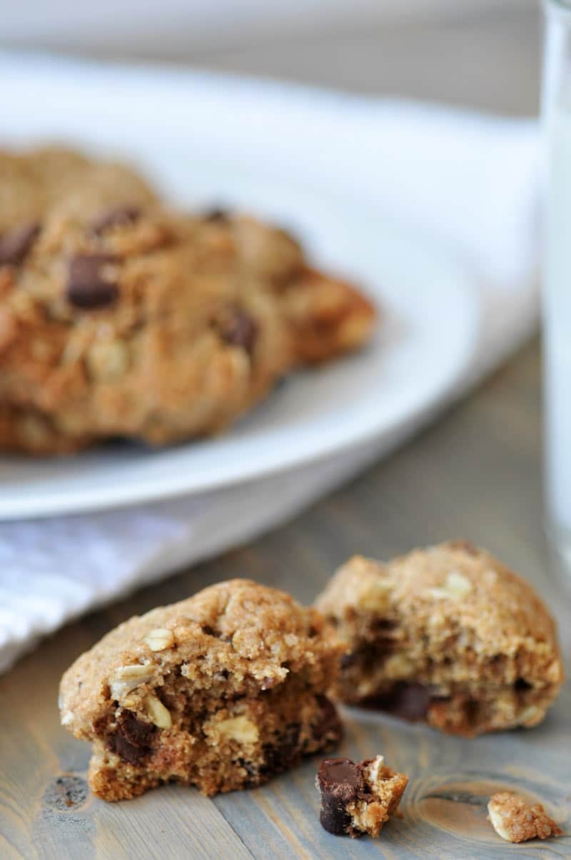 This vegan chocolate chunk oatmeal cookie recipe is lower in sugar and uses coconut oil in place of vegan butter. A must try! www.veganosity.com