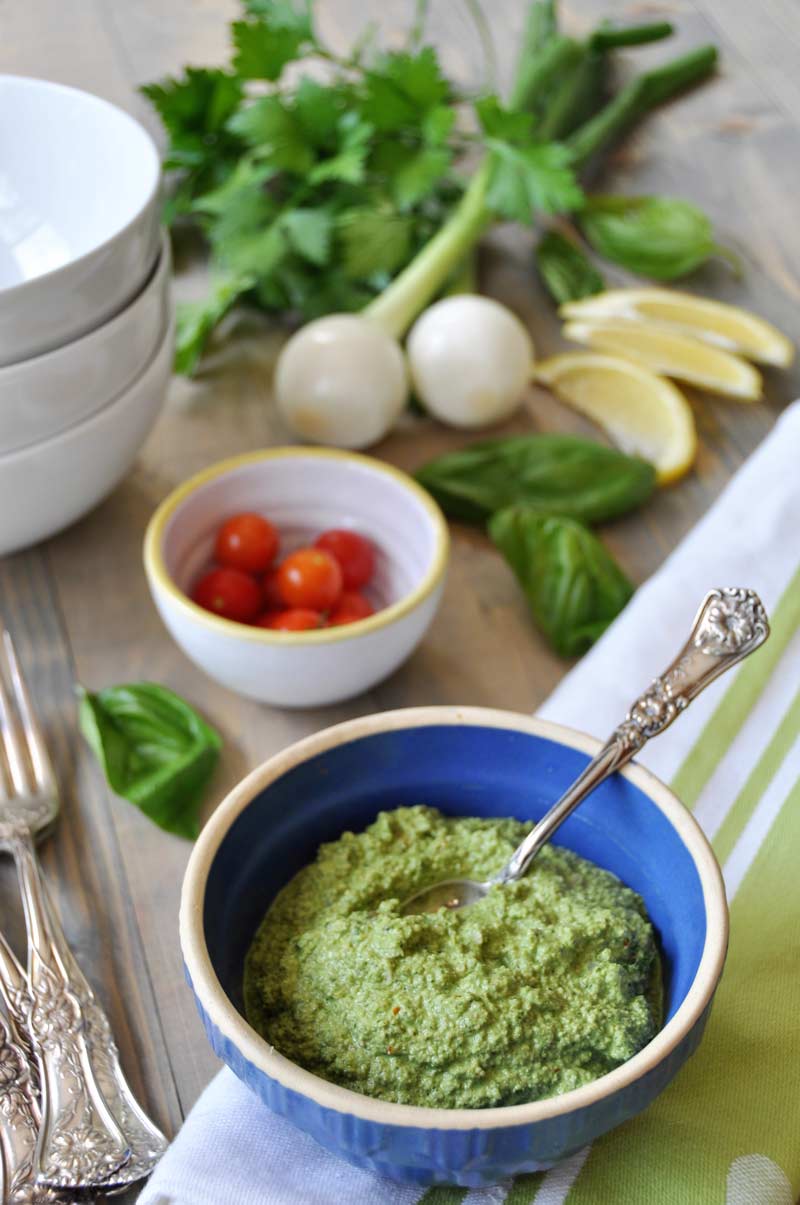 An easy one-step green sauce recipe with fresh basil and parsley! Perfect with zoodles or on a salad or pasta! www.veganosity.com