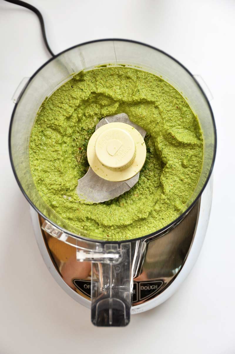An easy one-step green sauce recipe with fresh basil and parsley! Perfect with zoodles or on a salad or pasta! www.veganosity.com