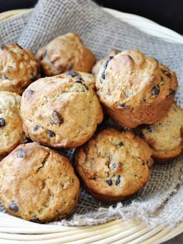 Vegan banana bread muffins with chocolate chips! So delicious and made with aquafaba. www.veganosity.com
