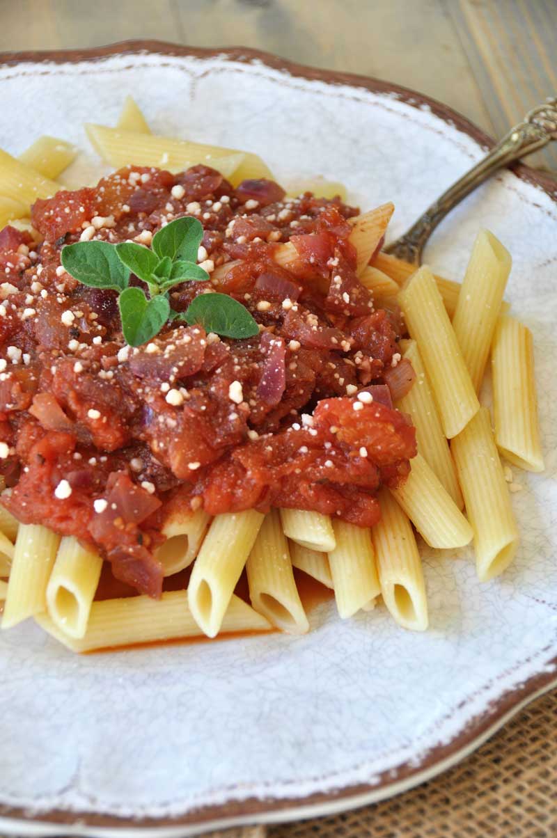 The rich and smoky flavor of roasted tomatoes will make this a family favorite. www.veganosity.com
