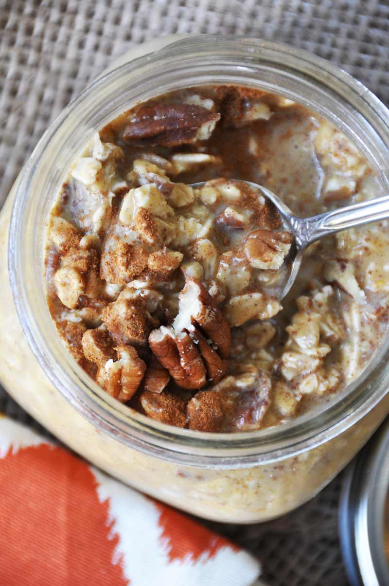 Easy, vegan, gluten-free pumpkin pie overnight oats! in a mason jar with a spoon. 