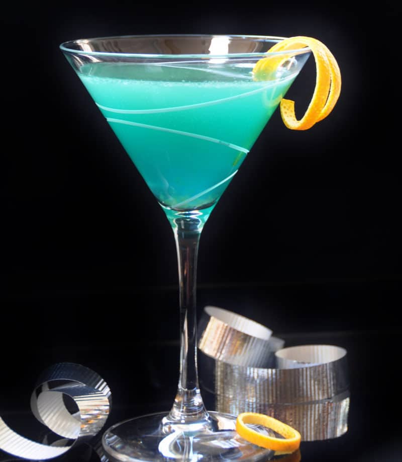 From morning to night, these 6 holiday drink recipes will make everything merrier. www.veganosity.com