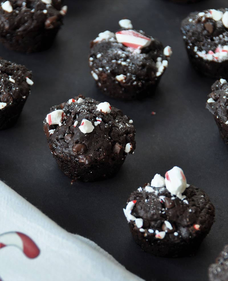 Vegan dark chocolate and peppermint brownie bites recipe! The perfect holiday treat! www.veganosity.com