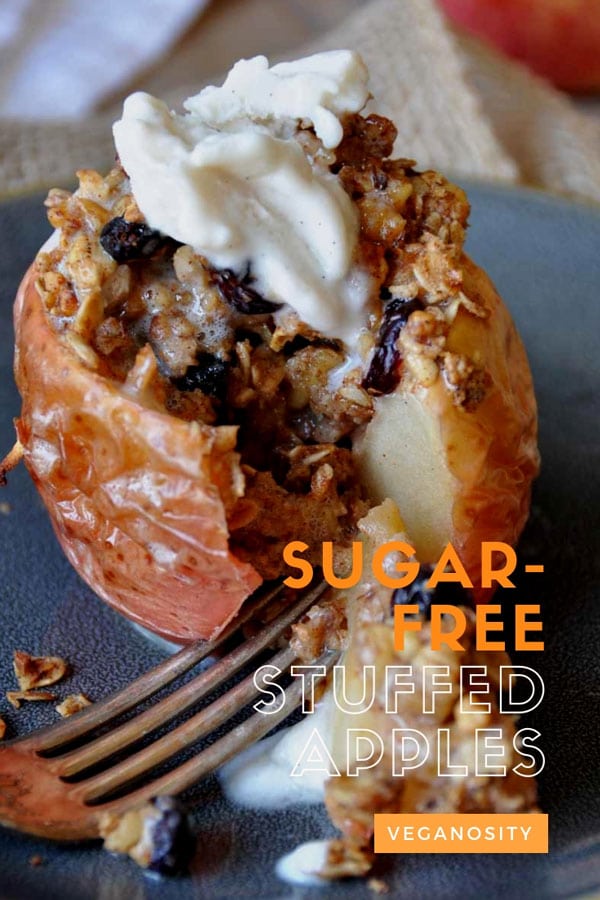 Refined sugar-free stuffed apples! A delicious and easy healthy dessert! #vegan #apple #dessert