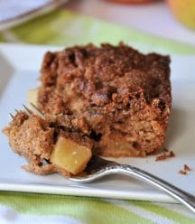 Vegan apple cinnamon crunch cake! The perfect refined sugar-free dessert!