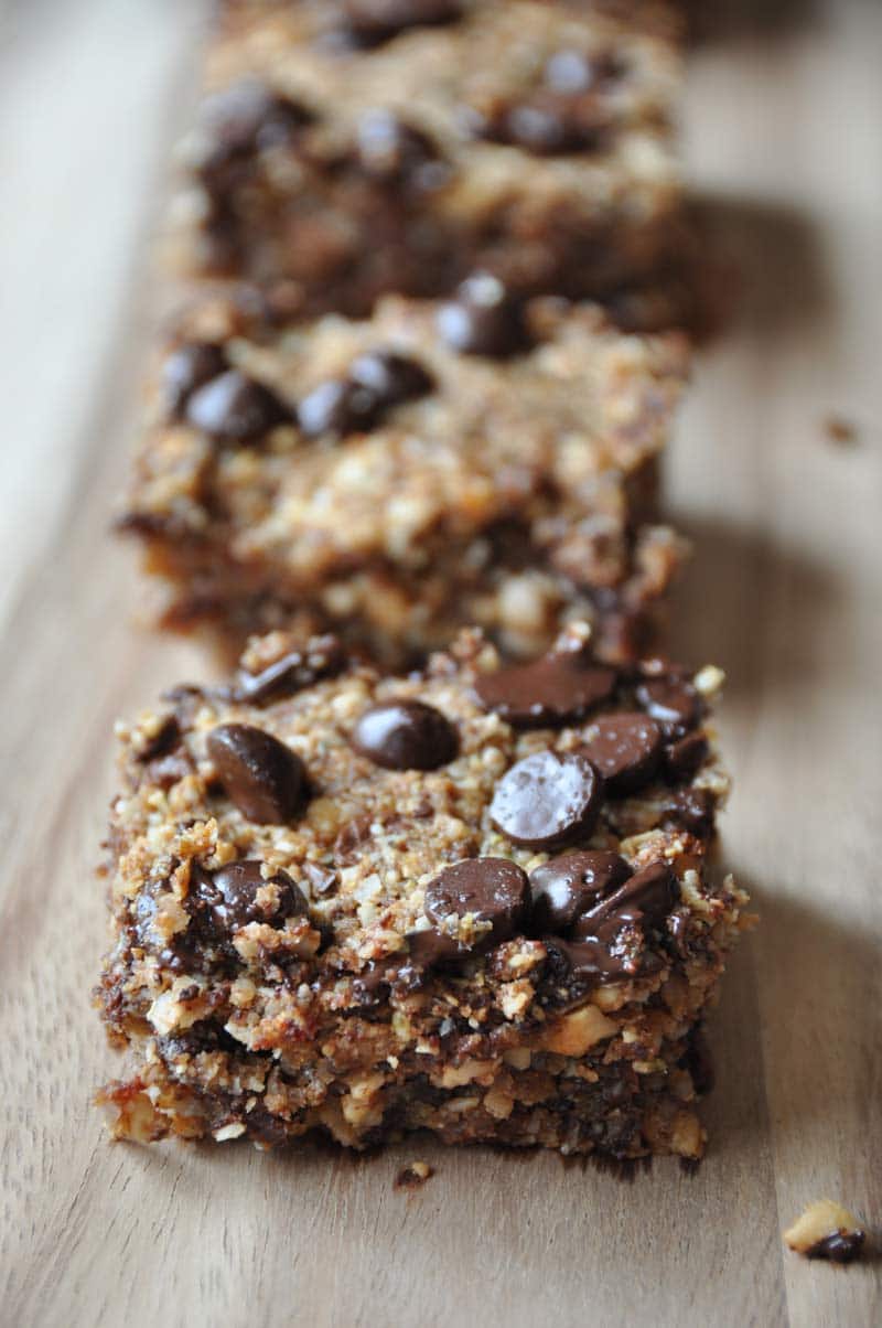 Homemade vegan and gluten-free protein bars. Perfect for breakfast.