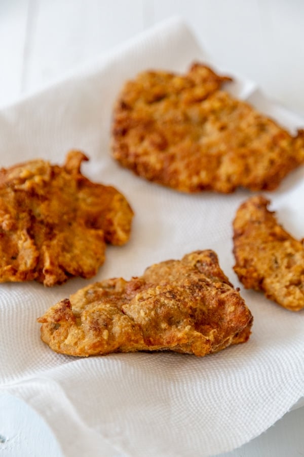 Fried chicken on a paper towel.