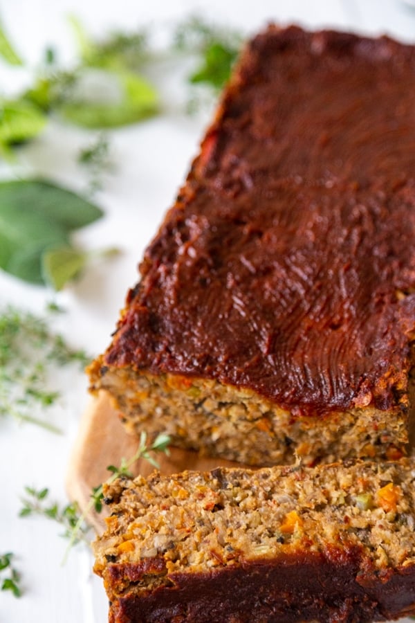 A lentil loaf with a slice of the loaf next to it.