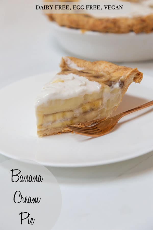 A Pinterest pin for banana cream pie with a picture of the slice of pie on a white plate and a copper fork.