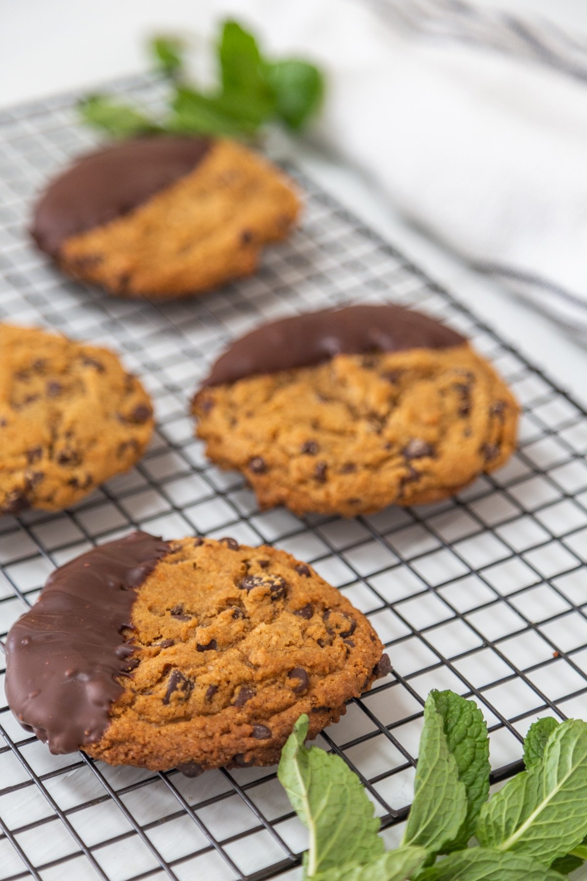 Easy Mint Chocolate Chip Cookies Vegan by Veganosity
