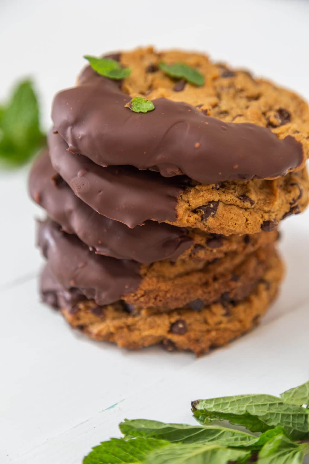 Easy Mint Chocolate Chip Cookies Vegan by Veganosity